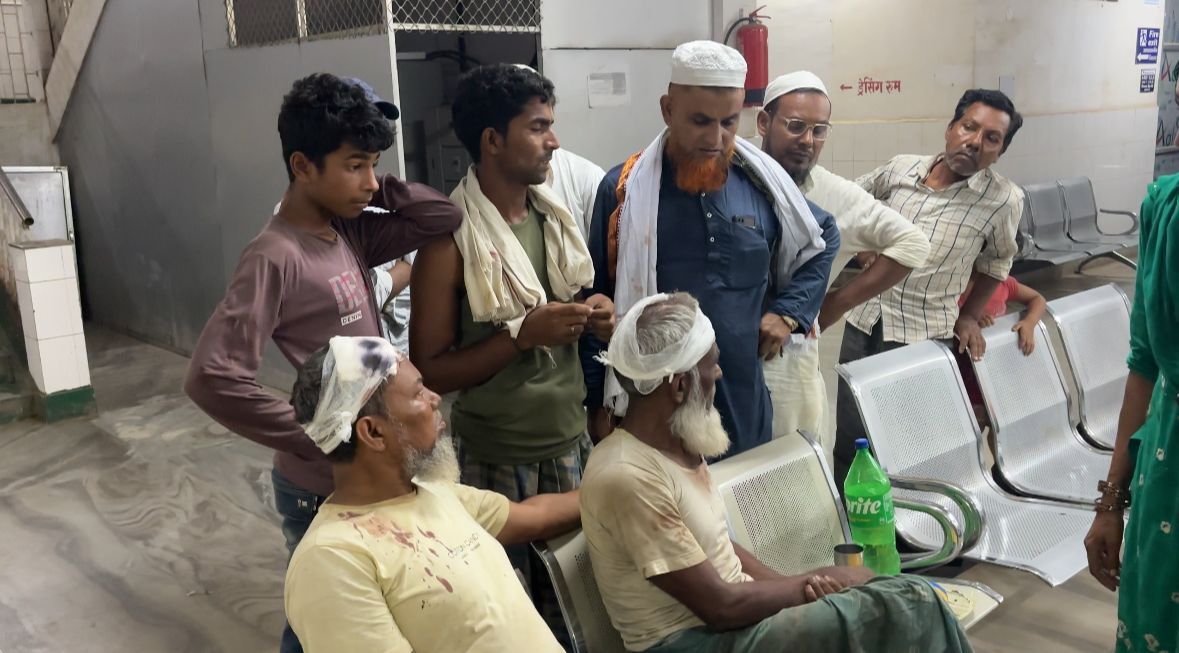 जमीन विवाद को लेकर दो पक्षों में मारपीट, डेढ़ दर्जन लोग घायल, आठ रेफर