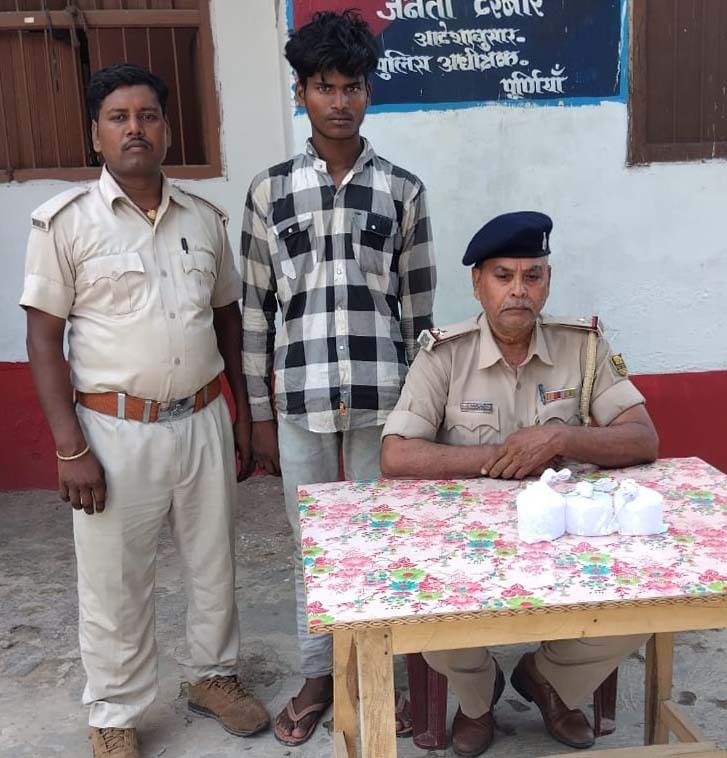 राजघाट वार्ड 10 में चोरी के सामान के साथ धराया