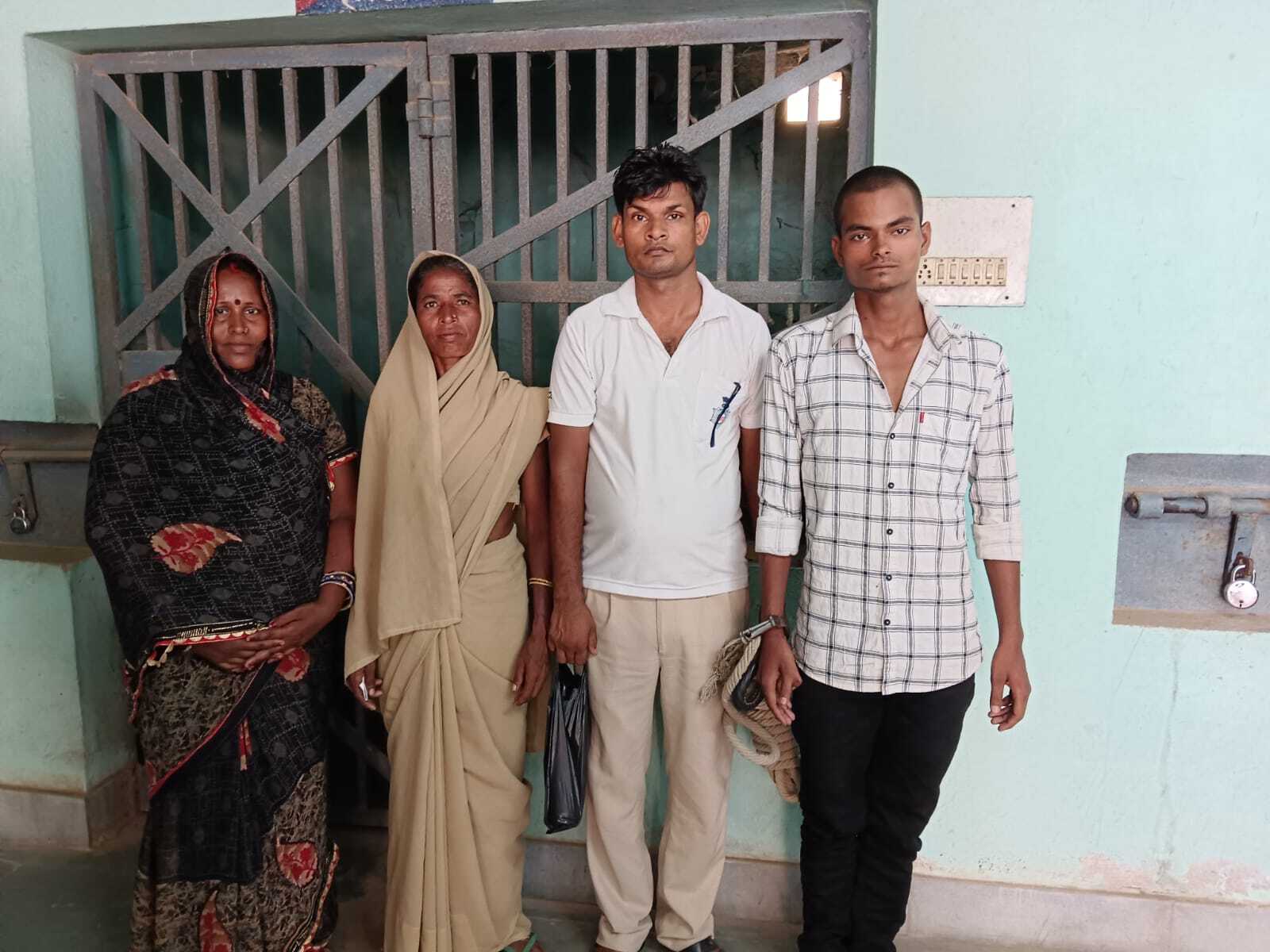 देसी शराब के साथ महिला तस्कर गिरफ्तार