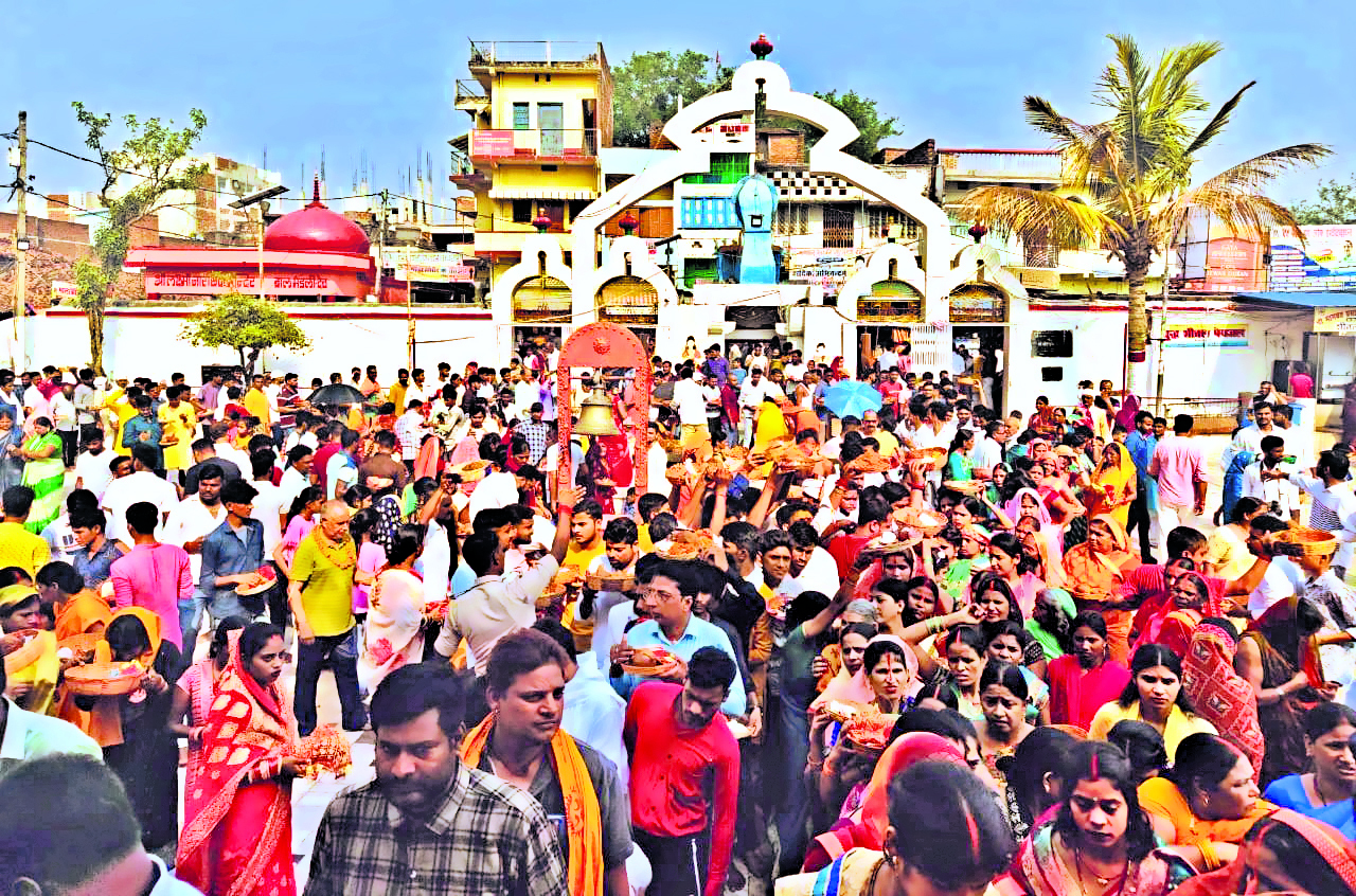 25 हजार भक्तों की सूर्यदेव की पूजा