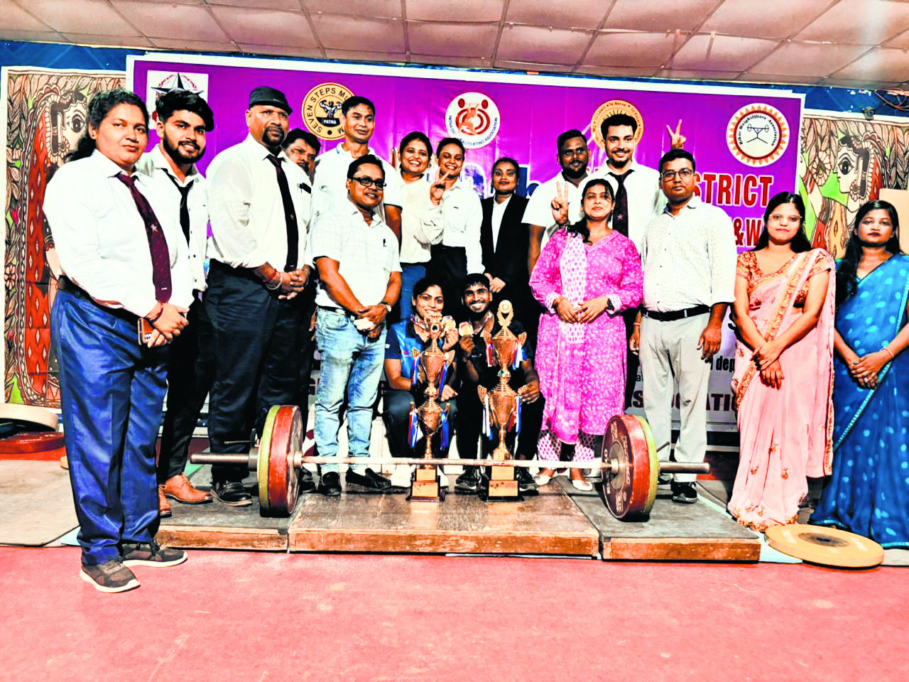 जिला भारोत्तोलन प्रतियोगिता में अमन और खुशी बेस्ट लिफ्टर बने