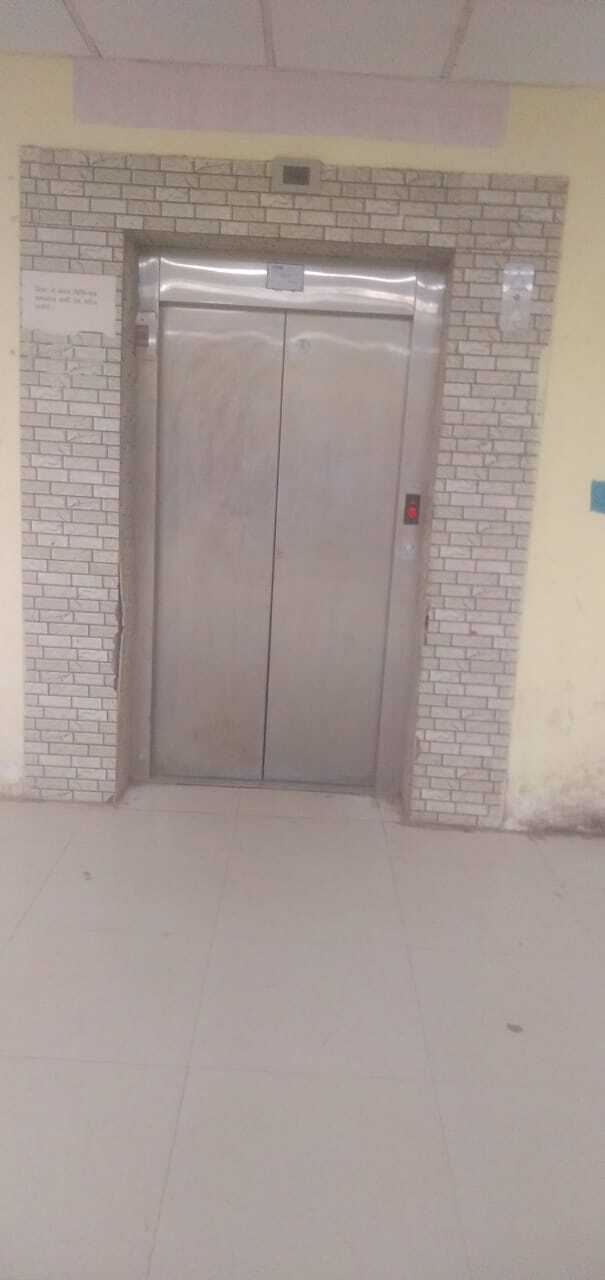 देर रात एएनएमएमसीएच के लिफ्ट में दो घंटे फंसे रहे ��रीजों के परिजन
