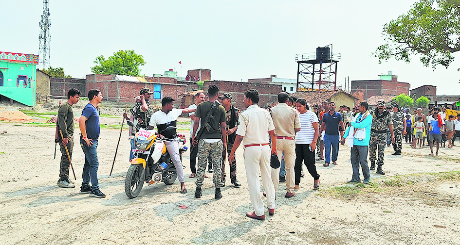 भैंस चोरी कर भागते एक आरोपित को ग्रामीणों ने पकड़ा, जमकर धुना