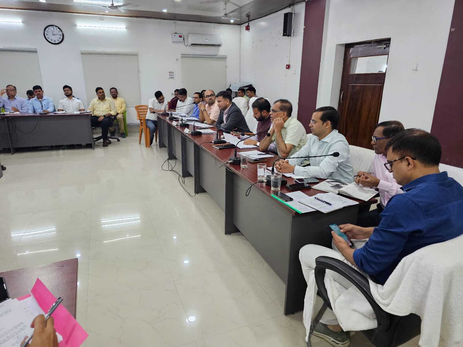 जिला समन्वय समिति की बैठक में डीएम ने की विकासात्मक योजनाओं के कार्यों की समीक्षा