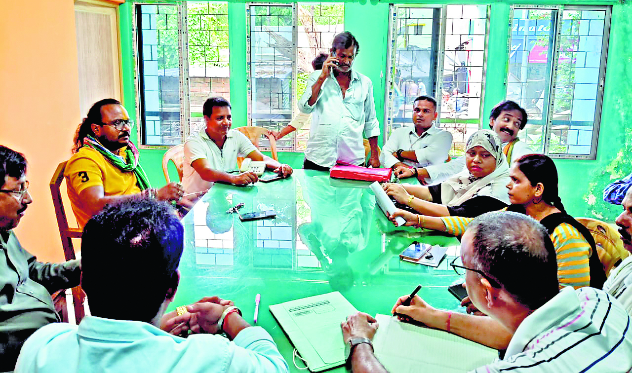 अतिक्रमण के मुद्दे पर निगम के बोरो चेयरमैन ने की पार्षदों के साथ बैठक