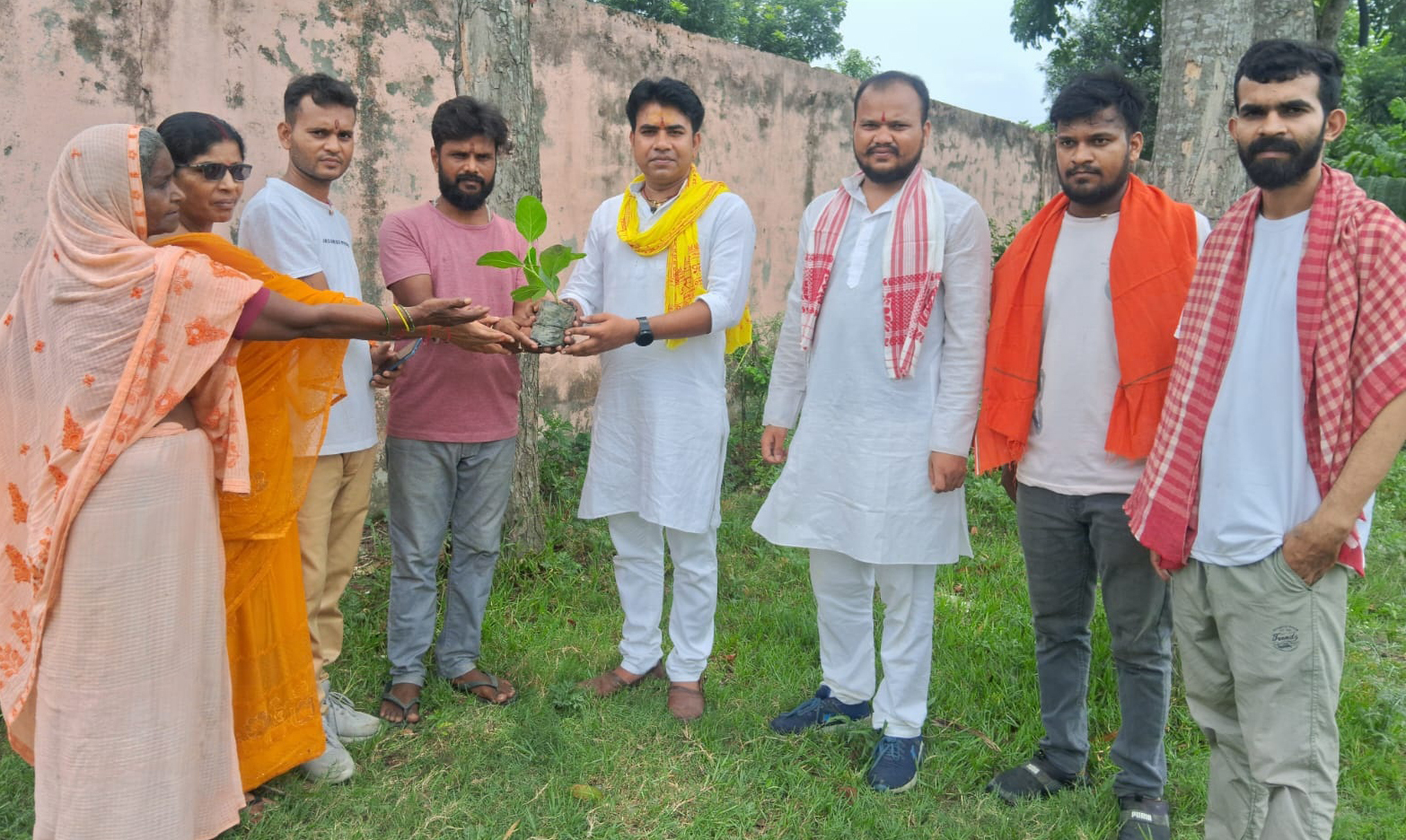 बजरंग दल ने सेवा सप्ताह को ले किया पौधरोपण