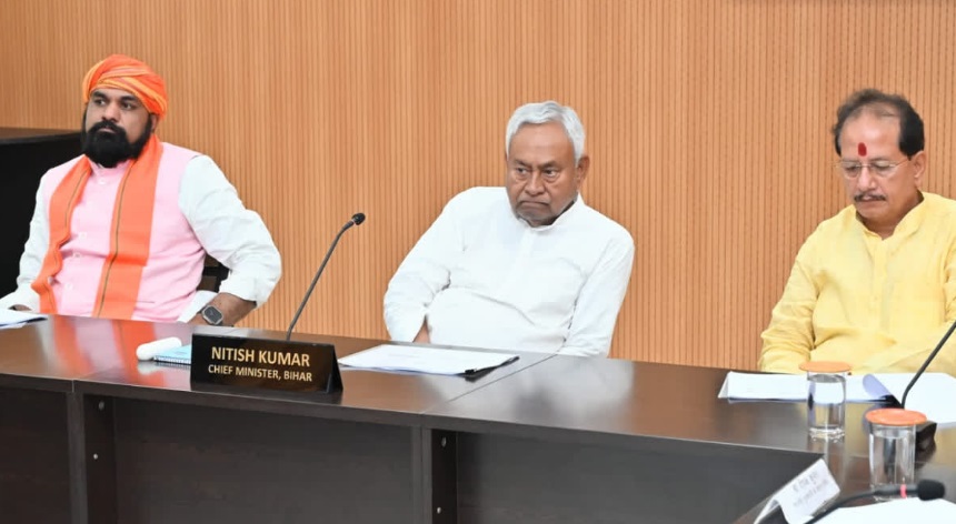 Bihar: नीतीश कुमार ने बुलाई 11 बजे कैबिनेट की बैठक, बड़े फैसले पर लग सकती है मुहर
