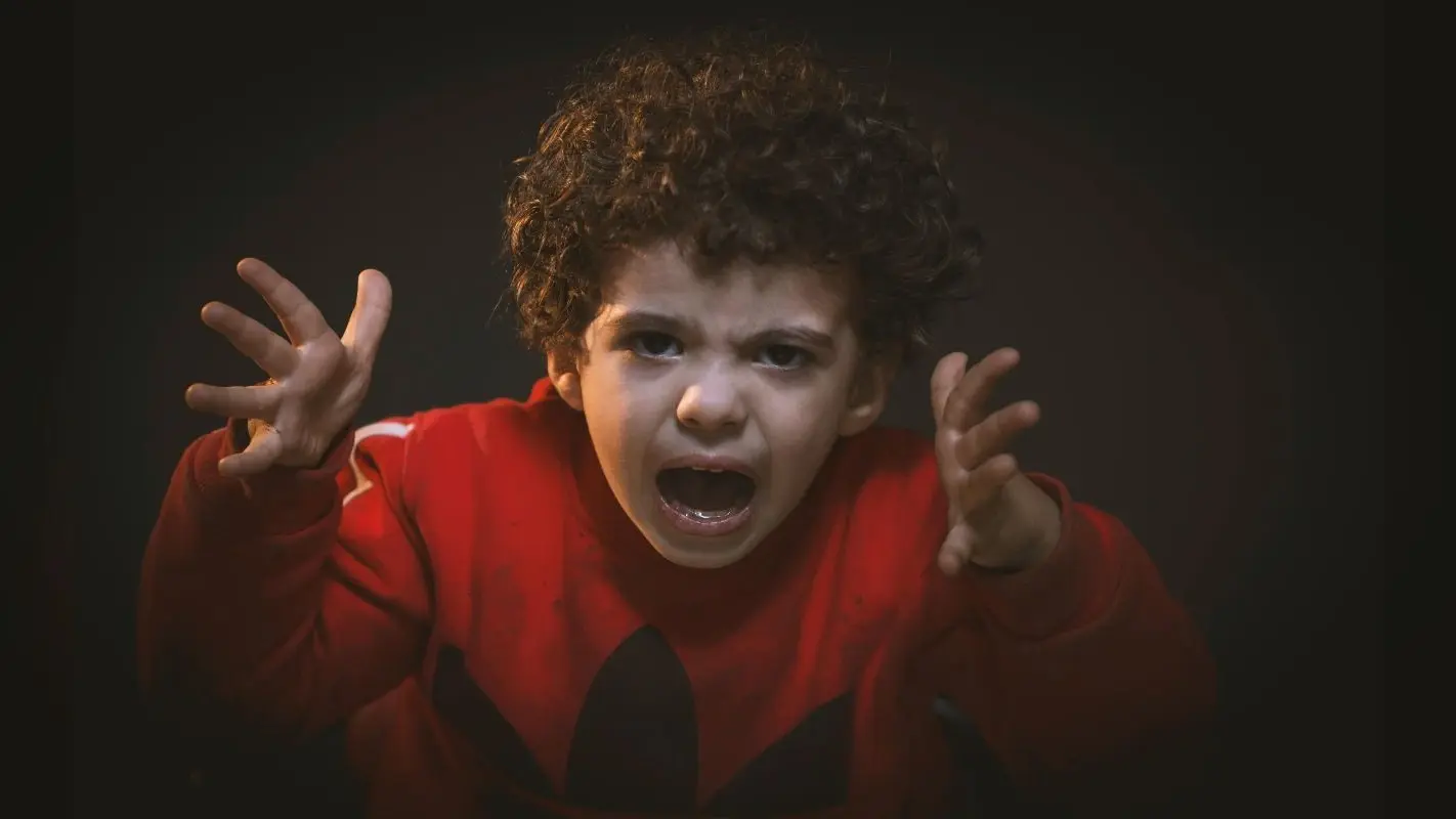 Parenting Tips: क्या आपका बच्चा गुस्से में चीखता और चिल्लाता है? इस तरह करें उसे शांत