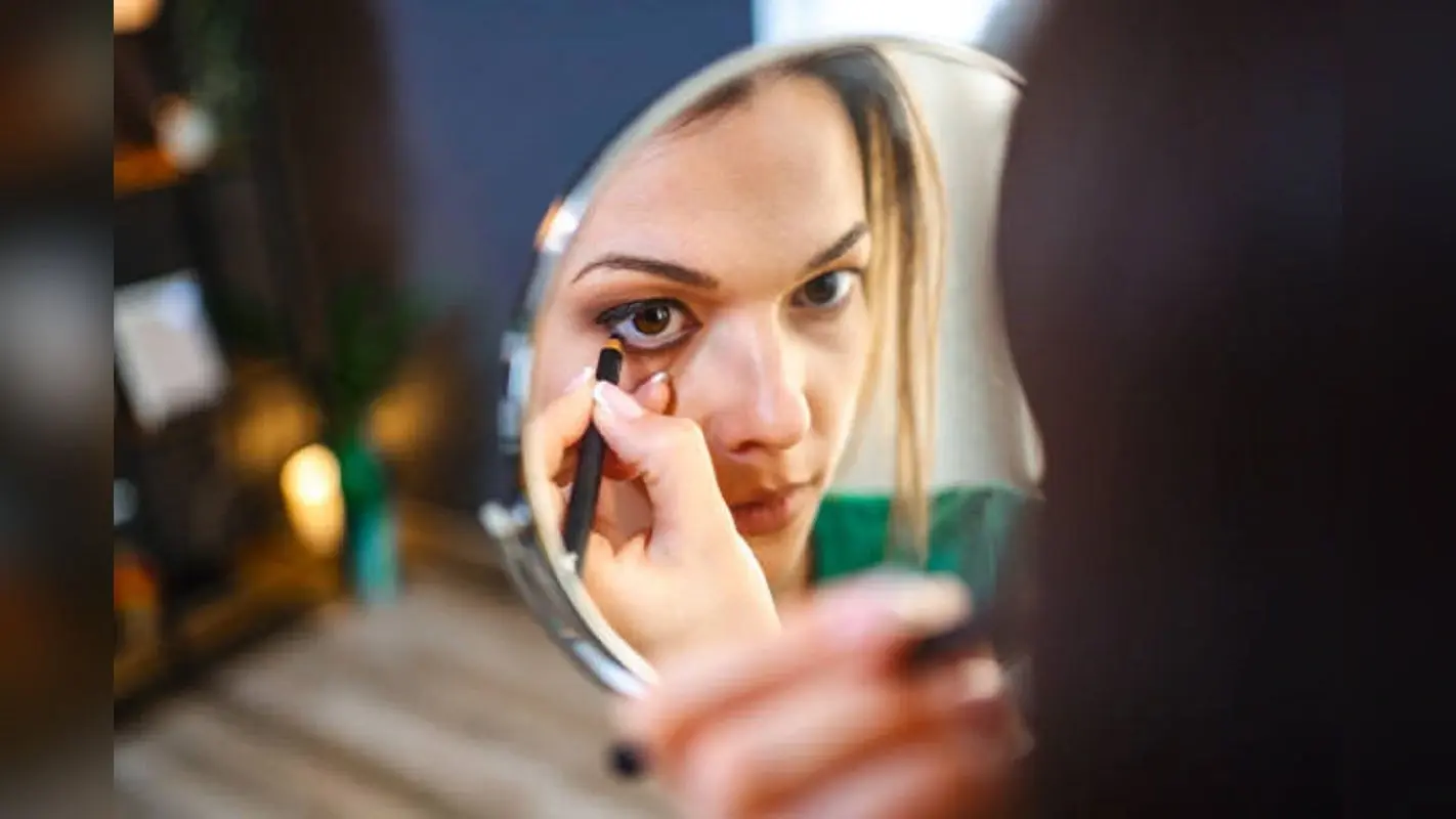 Eye Makeup Tips: काजल फैलने से बचने के आसान उपाय, सुंदर और साफ लुक के लिए टिप्स
