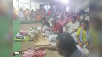 आदिवासी संताल समाज के परंपरा के विपरित पवित्र जल अर्पित कर श्राद्धकर्म को संपन्न कराया