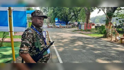 मतगणना केंद्र के बाहर जश्न मनाते दिखे भाजपा कार्यकर्ता,जम कर खेले होली