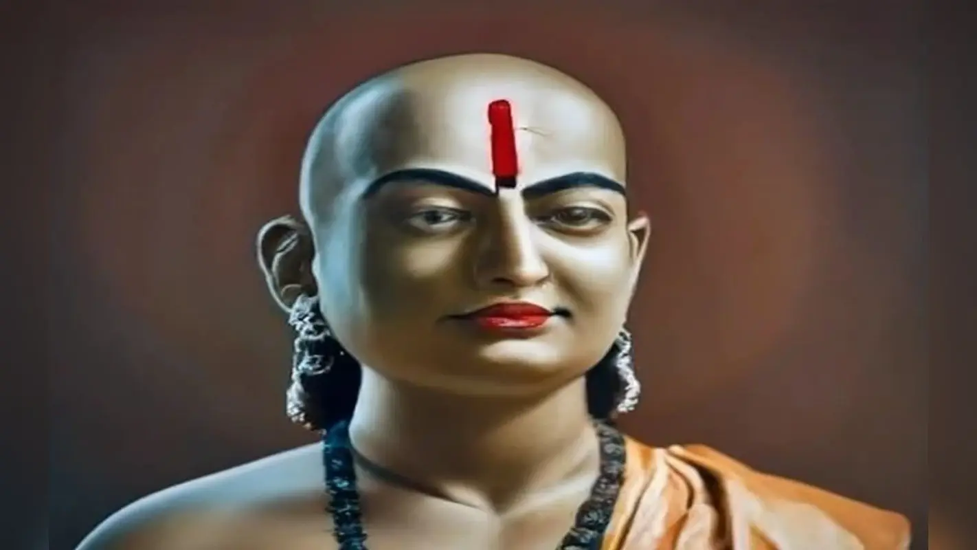 Chanakya Niti: भूलकर भी इन लोगों को न दें सलाह, जानें क्या है कारण