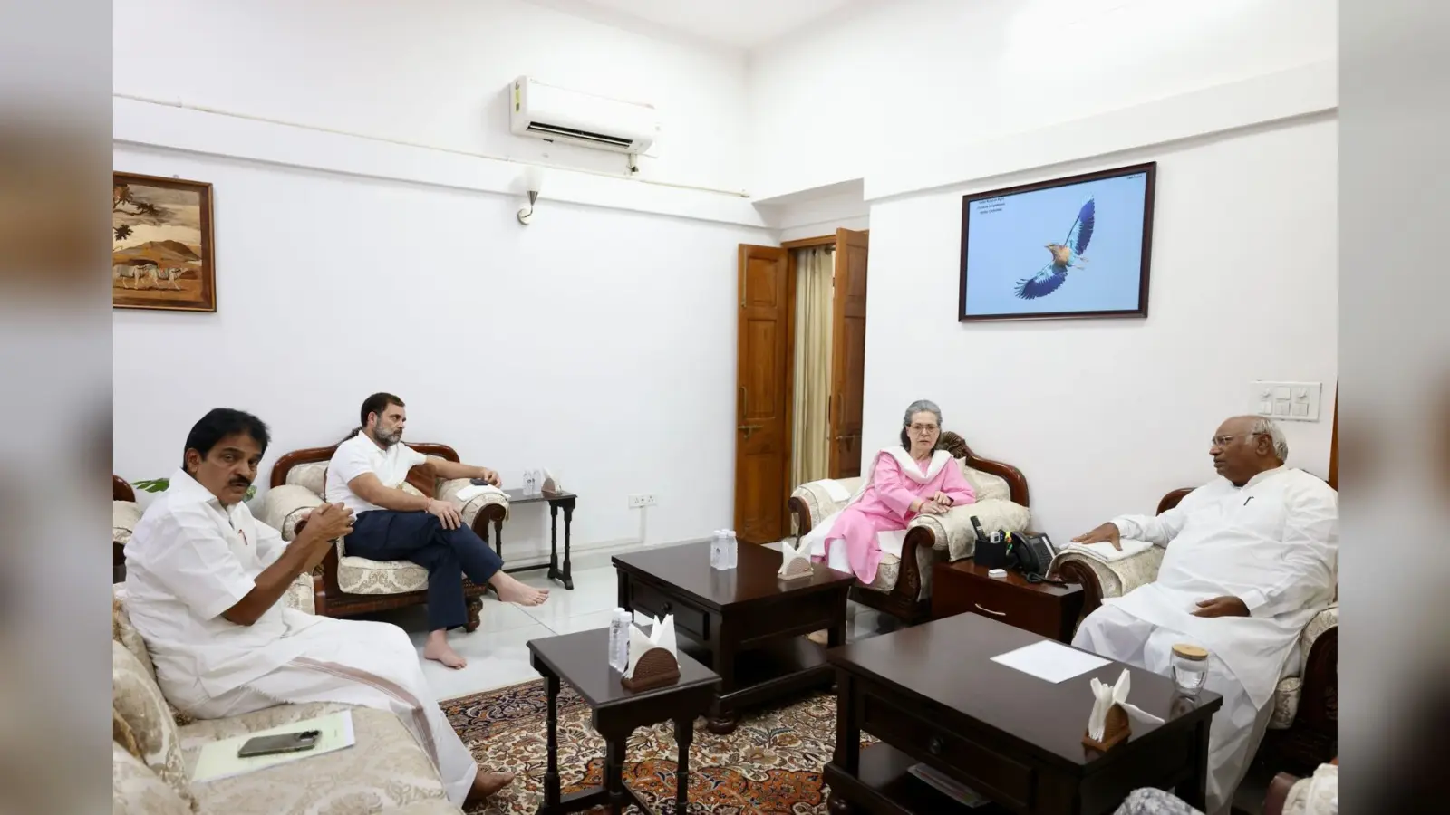 Congress Meeting: वायनाड सीट से इस्तीफा देंगे राहुल गांधी, प्रियंका गांधी लड़ेंगी चुनाव