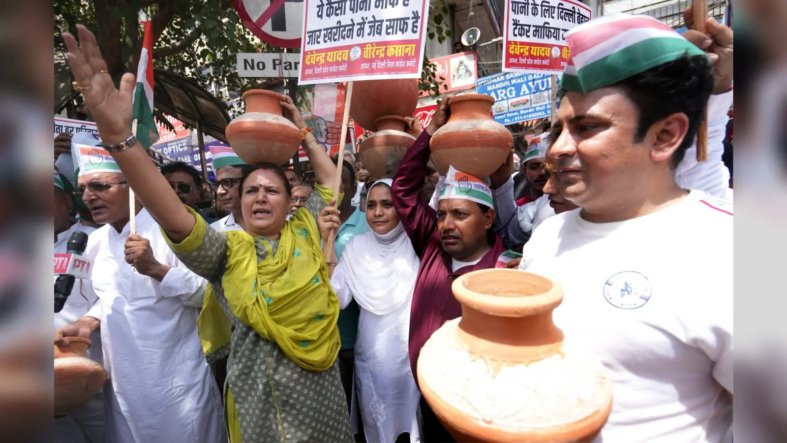 Delhi Water Crisis : दिल्ली में ‘मटका फोड़’ प्रदर्शन, जल संकट को लेकर कांग्रेस का ‘आप’ के खिलाफ प्रदर्शन
