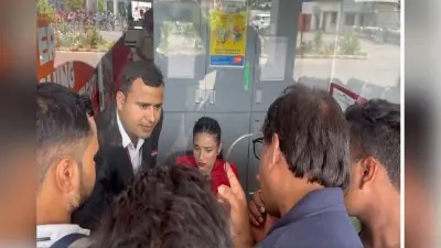 दरभंगा मुंबई रूट पर विमान सेवा लेट, यात्रियों का फूटा गुस्सा, पढ़िए फिर क्या हुआ