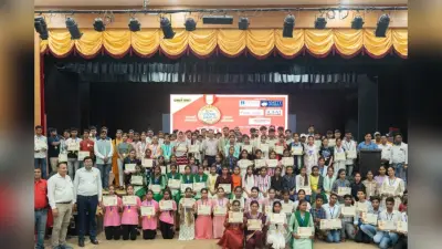 प्रभात खबर प्रतिभा सम्मान समारोह : पलामू के 500 प्रतिभावन बच्चों को कमिश्नर, डीसी ने किया सम्मानित