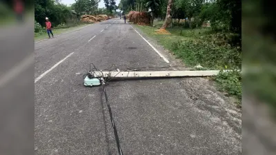 आंधी बारिश से कच्चे घरों को पहुंची क्षति