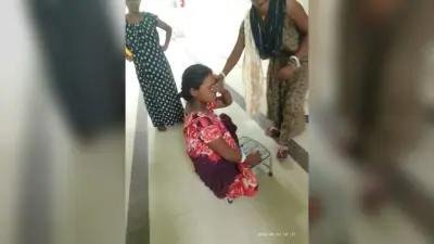 दिव्यांग प्रसूता को शौच के लिए ढाई घंटे तक अस्पताल में नहीं दिया व्हीलचेयर