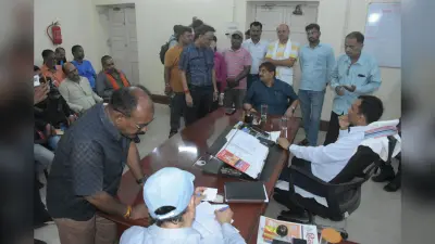 विधायक ने सड़क दुरुस्त करने को दी चेतावनी