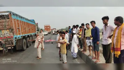 अनियंत्रित वाहन ने 50 गज तक वृद्ध को घसीटा, मौत