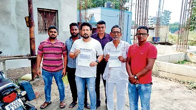 मालवाहक वाहनों पर रोक के लिए लोगों का प्रदर्शन