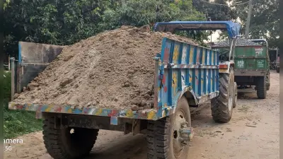 ओवरलोड दाे ट्रैक्टर जब्त