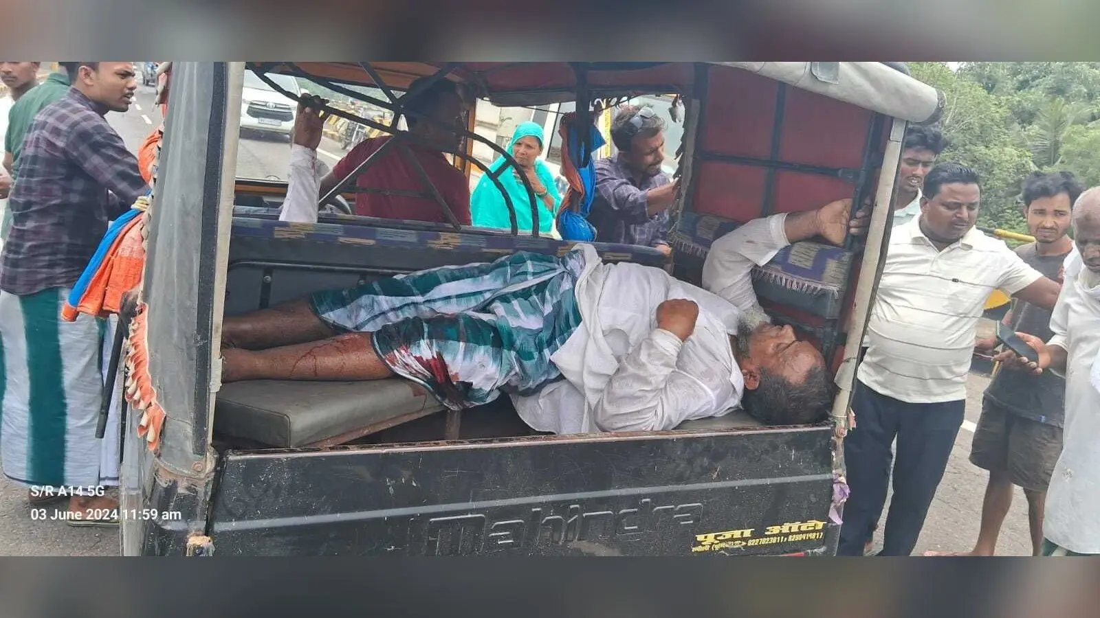 सड़क दुर्घटना में बाइक सवार दो व्यक्ति घायल