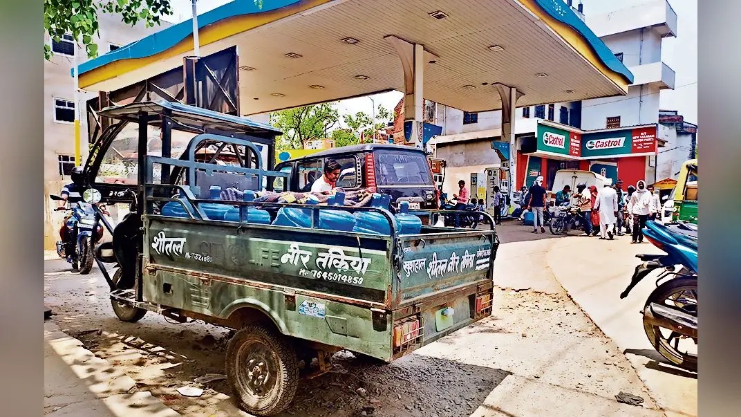 शहर में भूजल से लाखों कमा रहे वाटर सप्लायर, नियम का अभाव