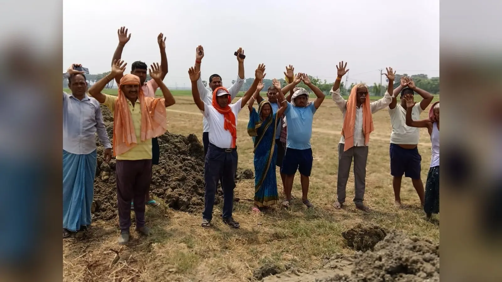 सड़क निर्माण को लेकर रात के अंधेरे में निजी जमीन पर गिरायी मिट्टी, पीड़ित किसानों ने थाना में दिया आवेदन