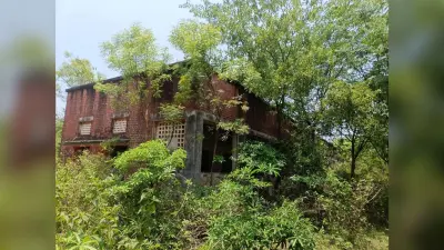 बंडामुंडा : प्रसिद्ध लाल स्कूल खंडहर में हुआ तब्दील, असामाजिक तत्वों का बना अड्डा