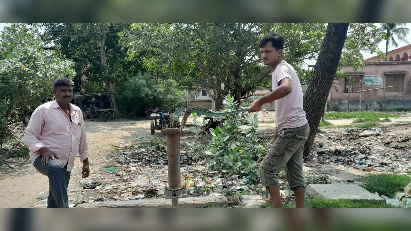 सिमरी हाट से लाखों के राजस्व की वसूली, एक अदद चापाकल की सुविधा नहीं