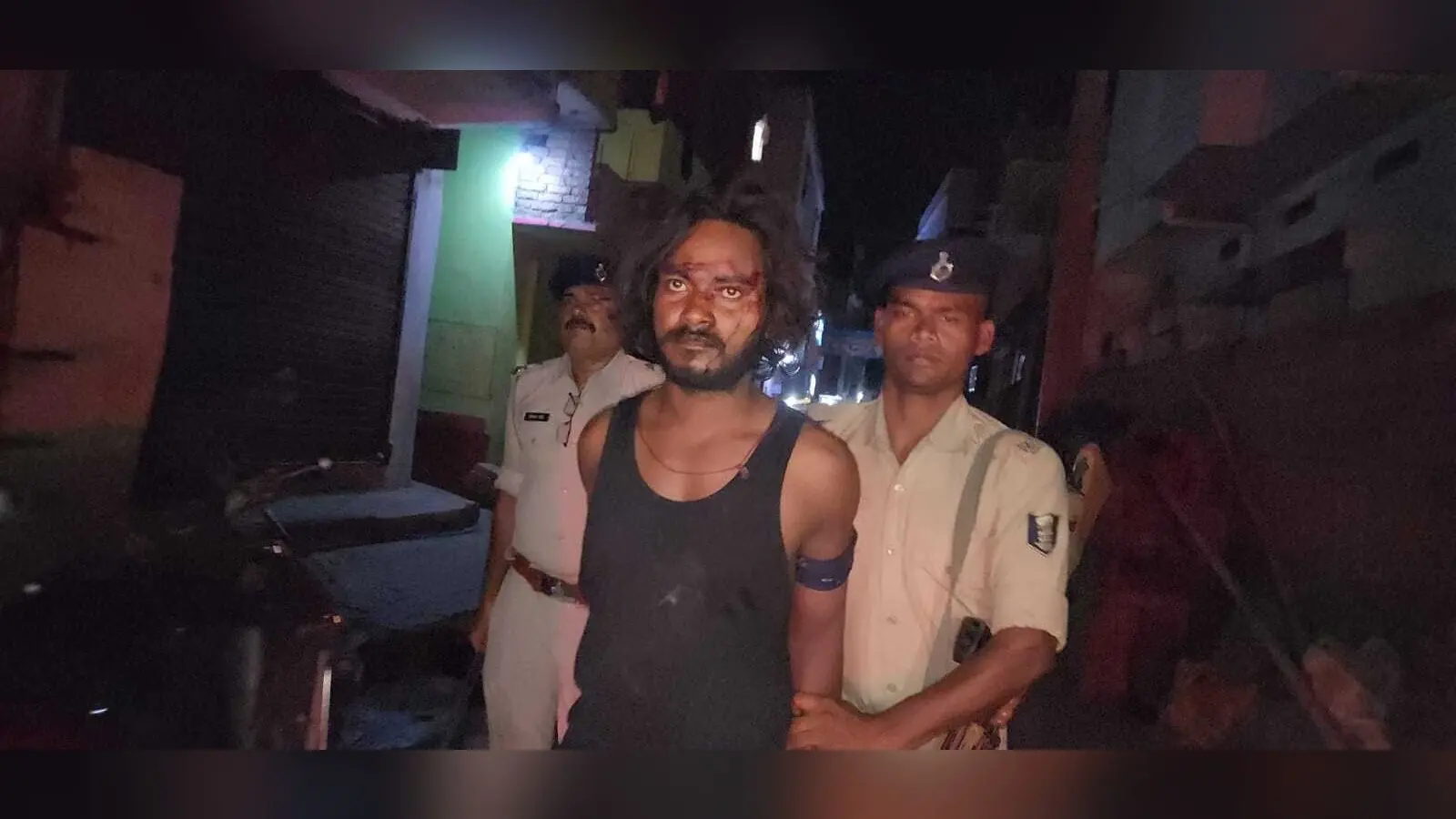 बेटे ने मां की गोली मारकर की हत्या