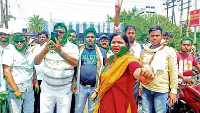 सात में से पांच विस क्षेत्रों में मिली तृणमूल को बढ़त, दो में भाजपा को