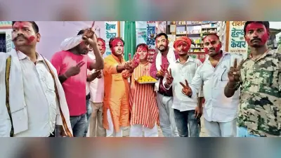 चौक-चौराहे पर होती रही जीत-हार की चर्चा, कहीं फूटे पटाखे, तो कहीं छायी मायूसी