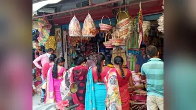 सुहागिनों का वट सावित्री पूजा आज, महिलाओं ने जमकर की खरीदारी