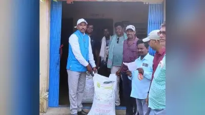 किसानों के बीच धान के बीज का किया गया वितरण