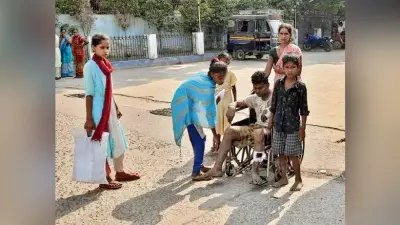 व्हील चेयर व स्ट्रेचर से मरीजों को ले जाने में हो रही परेशानी