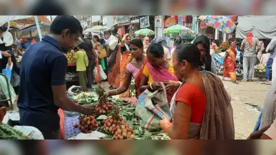 पति के दीर्घायु होने के लिए महिलाएं आज करेंगी रखेंगी निर्जला उपवास