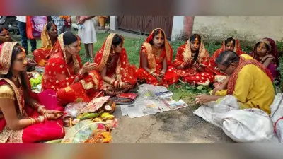 पति की मंगल कामना को लेकर महिलाओं ने की वट सावित्री की पूजा
