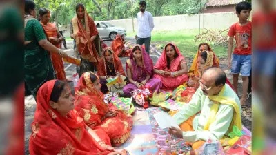 सुहागिनों ने की वट देवता की पूजा, मांगा अखंड सुहाग का आशीष
