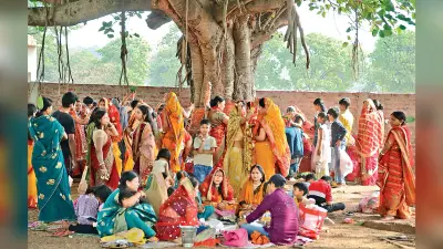 सुहागिनों ने वट की पूजा कर मांगी पति की लंबी उम्र
