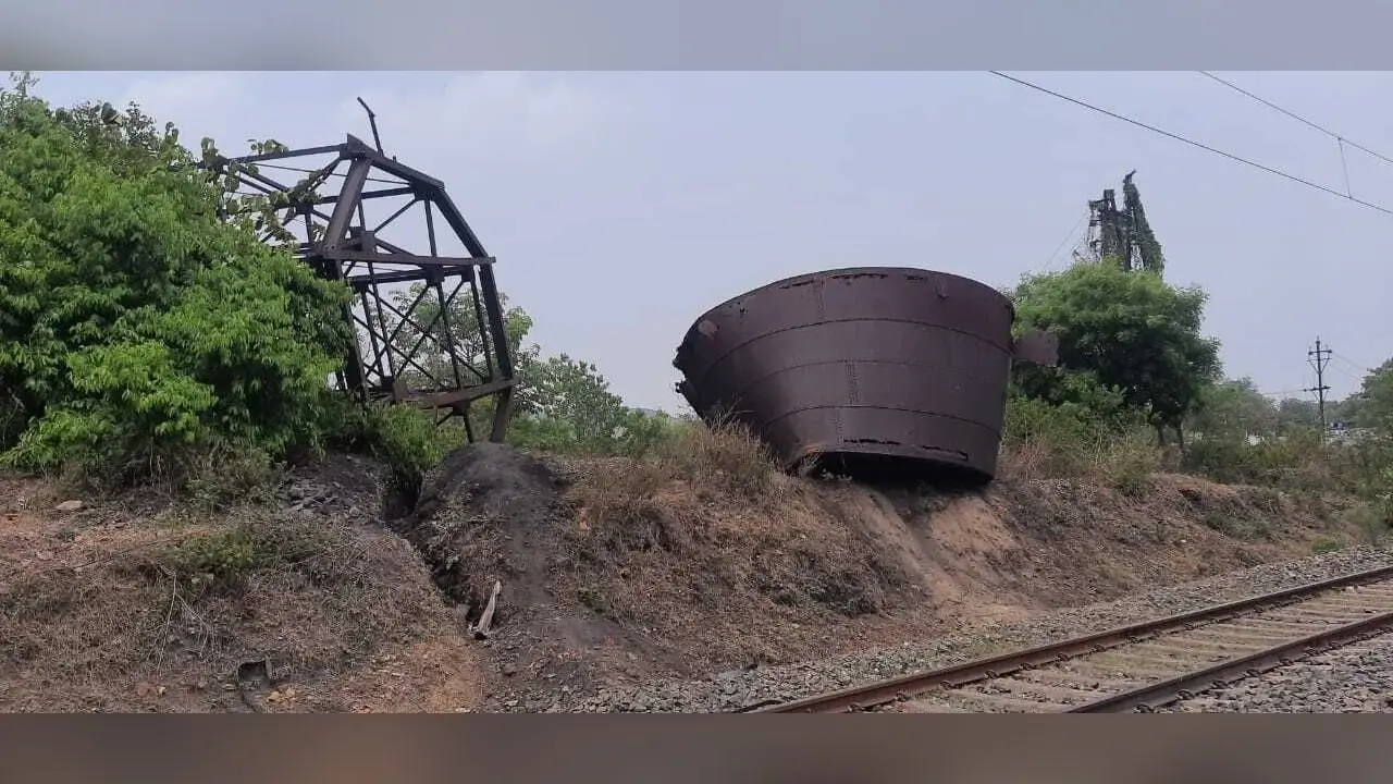 रेलवे ने बीसीसीसीएल को गिरी टंकी हटाने के लिए लिखा पत्र