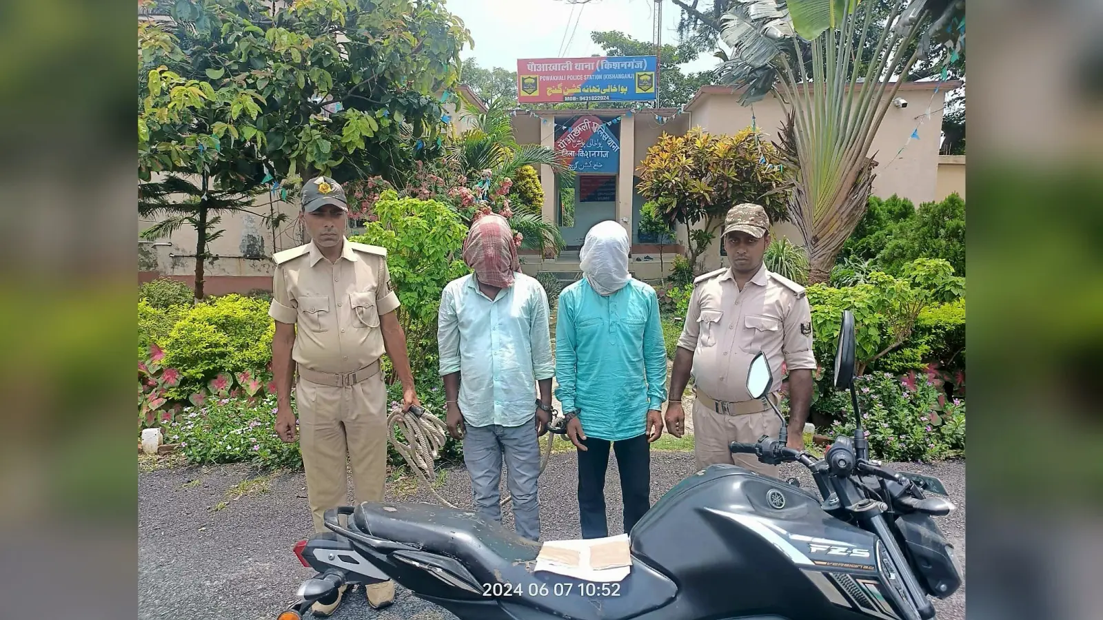 पौआखाली में एसएसबी ने ब्राउन शुगर के साथ दो तस्करों को पकड़ा, थाने में प्राथमिकी दर्ज
