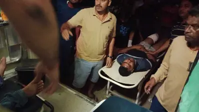 तस्करों की गोली से दो जवान घायल