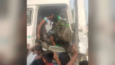 दो ट्रक में हुई भिड़ंत, चालक, उप चालक बचे