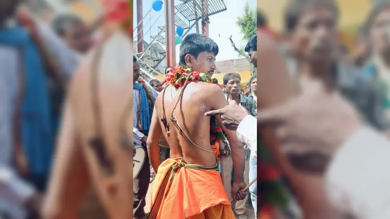 लोहे के कील से पीठ में छिदव�� कर 60 फीट ऊंचे खंभे पर झूले शिव भक्त
