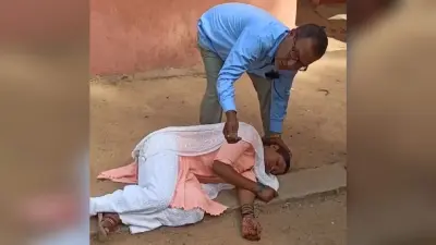 गर्मी के कारण स्कूल में गिर कर शिक्षिका हुई बेहोश