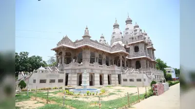 नौलखा मंदिर की लौटी रौनक, बढ़ गयी खूबसूरती