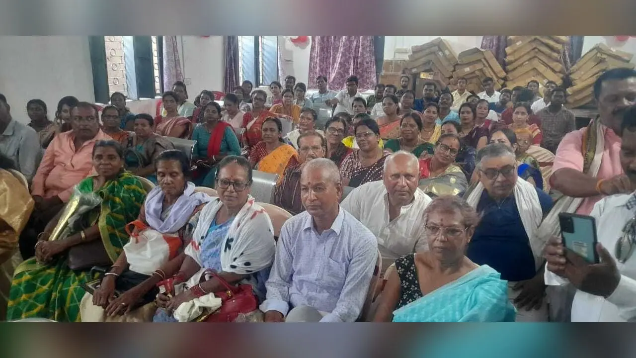 सीएस ने डेढ़ दर्जन सेवानिवृत्त कर्मियों को किया सम्मानित