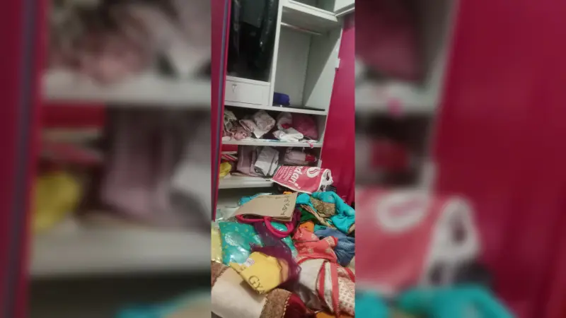 वनकर्मी व परिजनों को कमरे में बंद कर दस लाख की चोरी